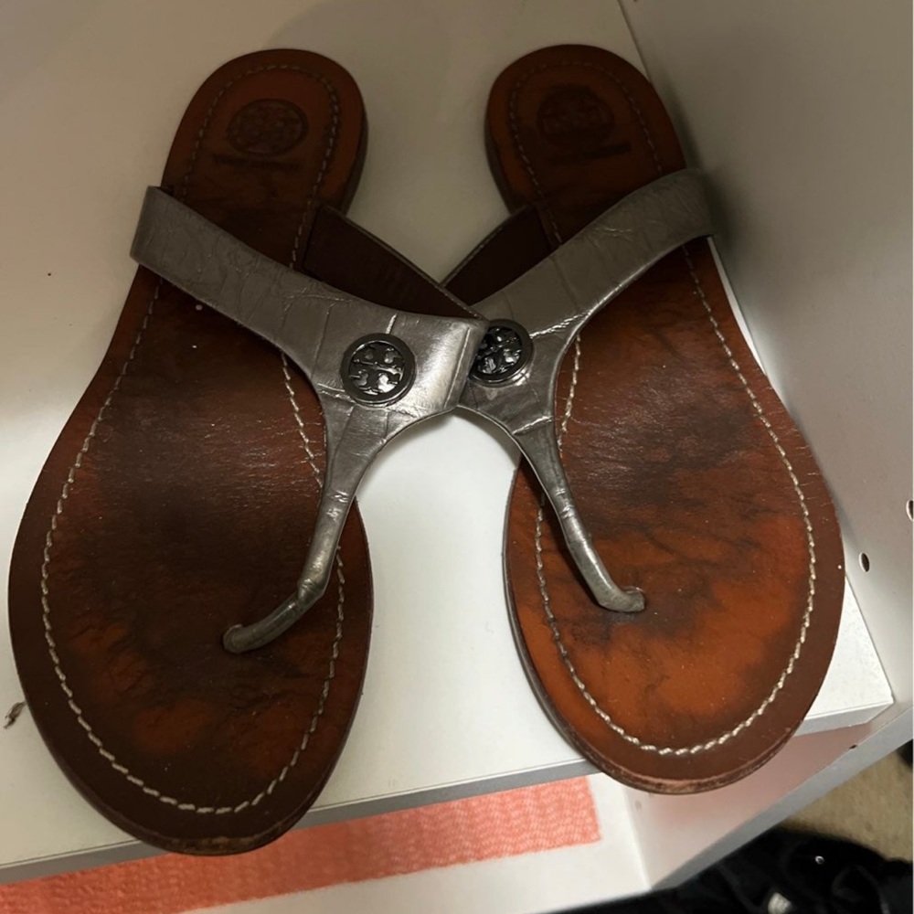 Tory Burch sandals in silver with silver hardware. Size 6.5(37). Worn.